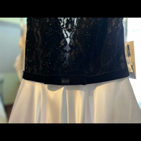 Black and white ball gown, size 12. - Picture 6 of 8